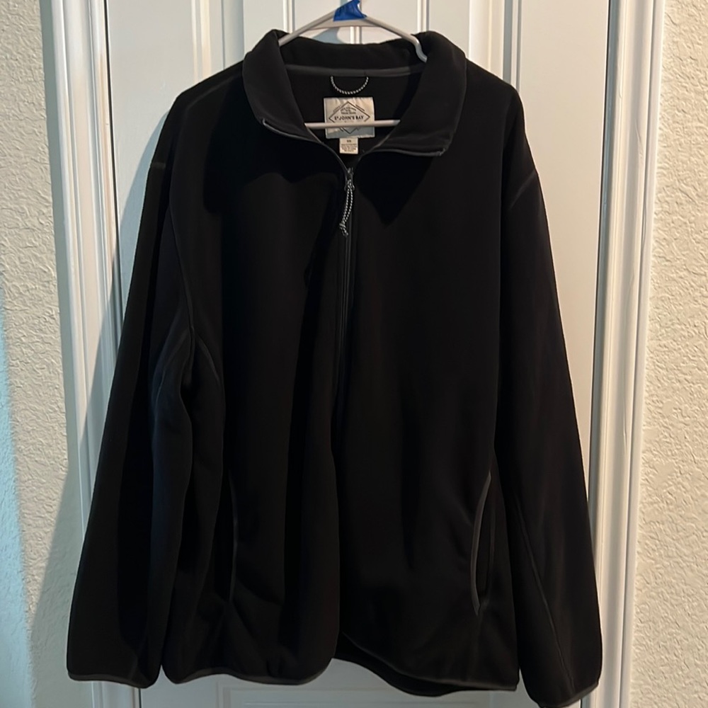Men’s St. John’s Bay Full Zipper Fleece Sweater 
GENTLY WORN